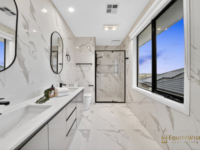 97 Rondo Drive, Manor Lakes