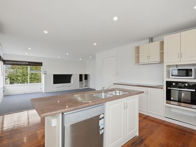 4 Walkers Avenue, Newnham