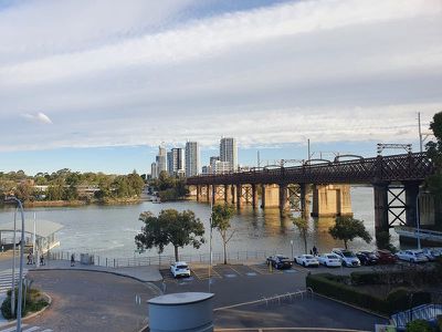 3 / 2 Bay Drive, Meadowbank