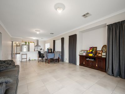 26 Calvera Gardens, Piara Waters