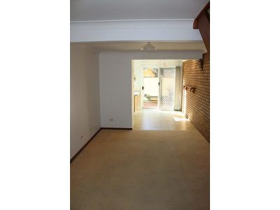 4 / 31-37 Tenth Avenue, Budgewoi