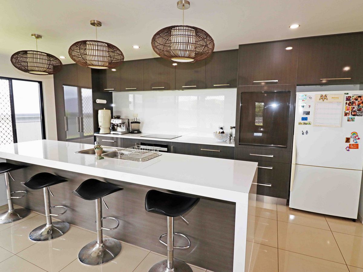 30 Gargan Lane, Atherton