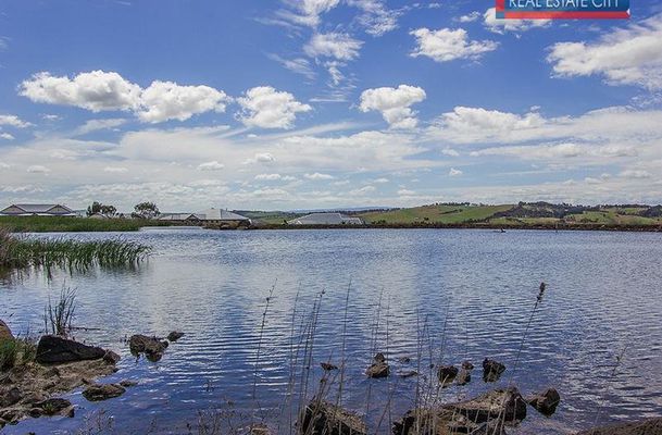 8 The Dress Circle, Oaklands Junction