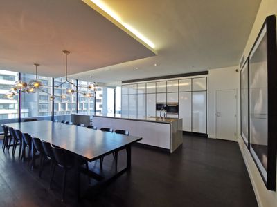 808 / 227 Toorak Road, South Yarra