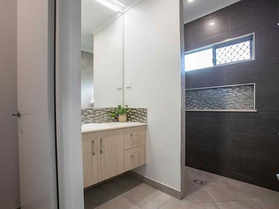 2 Barklya Street, Mount Low