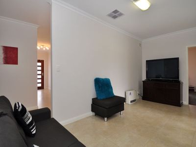 2 Pirring Way, Hannans