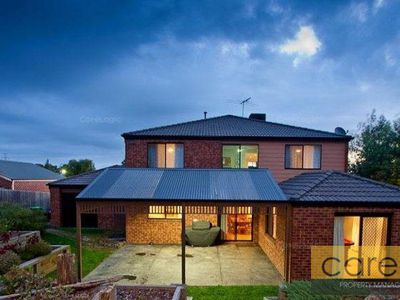 4 Sunningdale Crescent, Cranbourne