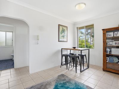 2 / 8-12 Ocean Parade, The Entrance