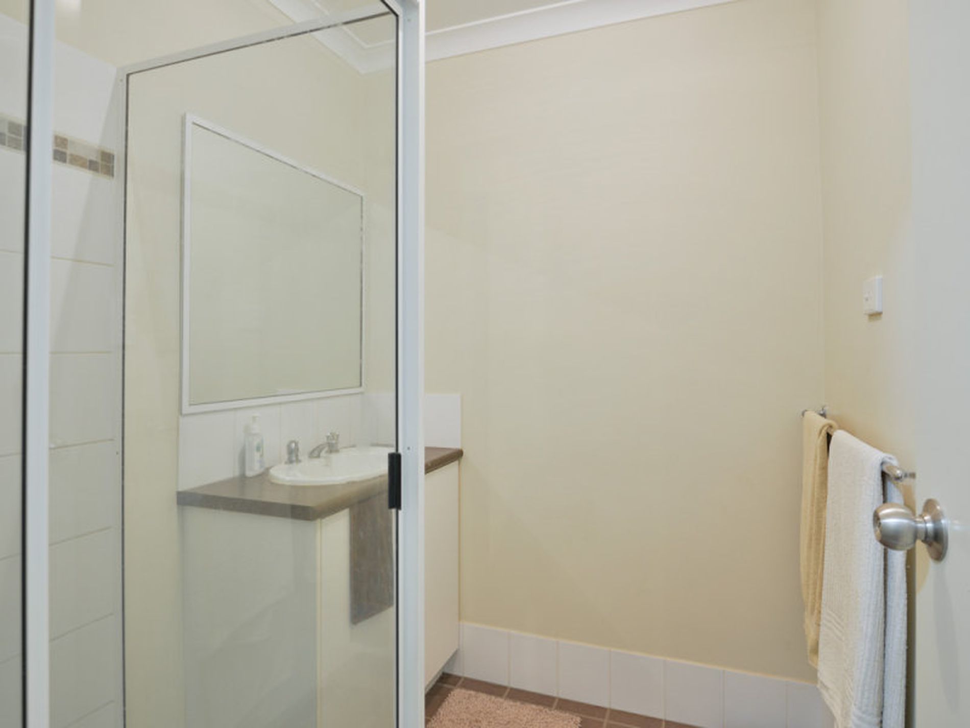 9 / 3 Great Eastern Highway, Somerville