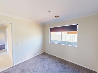 24 Caulfield Drive, Ascot