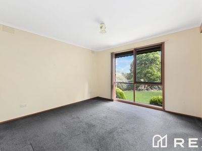 8 Lynne Court, Hallam
