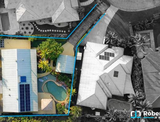 Spacious Home Offering Privacy, Pool & Side Access image 1