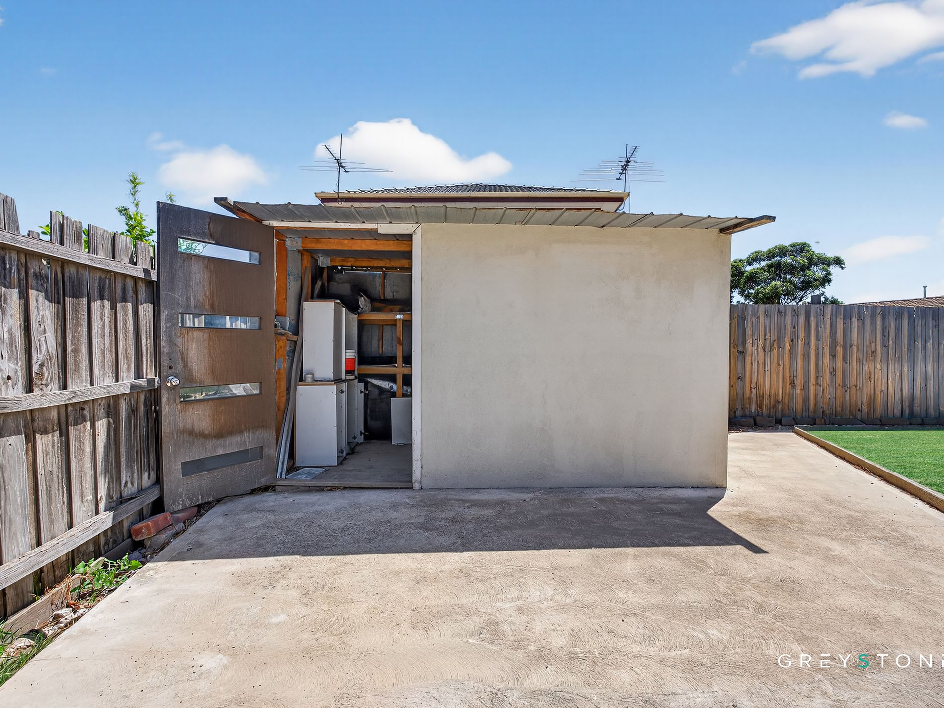 8 St John Place, Melton West