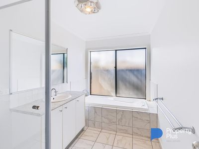 26 Waterview Drive, White Hills