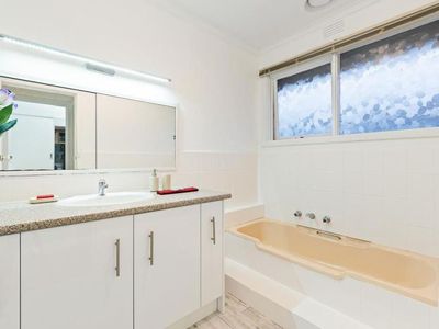 17 Chatsworth Quadrant, Templestowe Lower