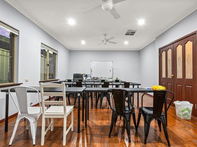 8 Heatherlea Parkway, Leeming