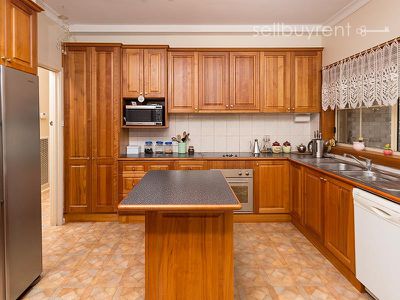 2 WOODLAND STREET, Wodonga