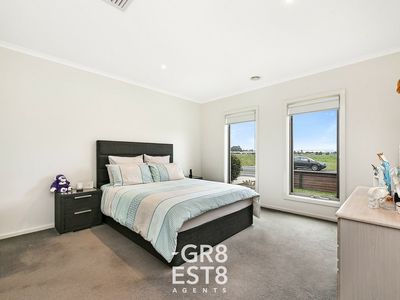 48 Heather Grove, Cranbourne East