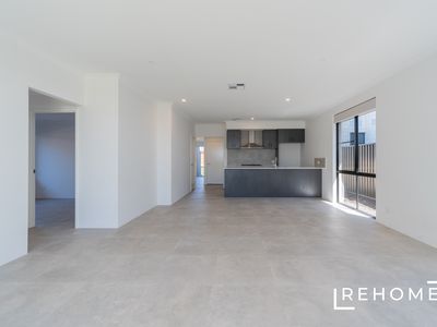 27 Meander Way, Treeby