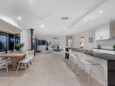 2 Lachlan Drive, Wakerley