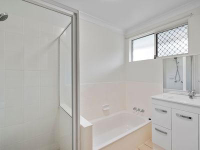 10 Clarinda Avenue, Springwood