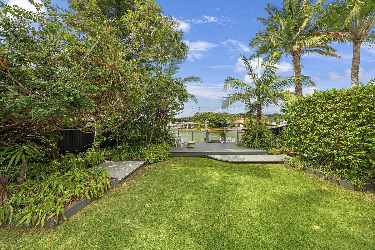 32 Mainsail Street, Currumbin Waters