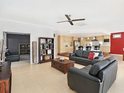 7 Bonaire Court, Kawana Island