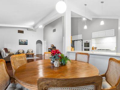 5 Mauldon Mews, Winthrop