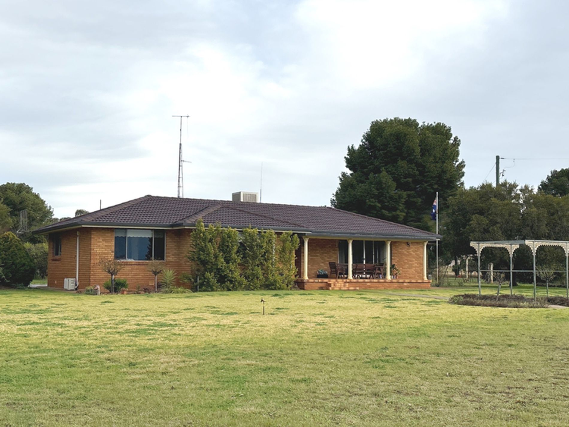 'Nyrang' 3013 Mid Western Highway, West Wyalong