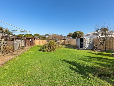 6 ILUKA COURT, Altona