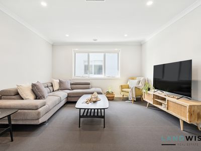 4 Topsails Close, Werribee South