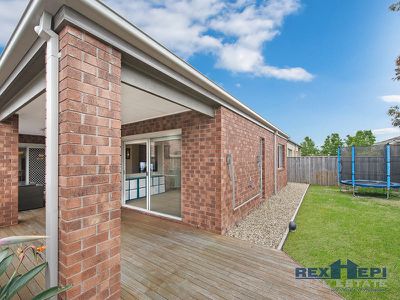 5 Fieldstone Crescent, Cranbourne North