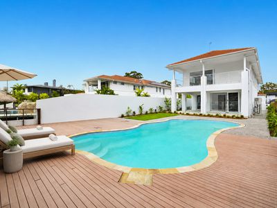 5 Park Ave, Broadbeach Waters