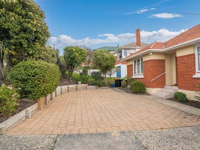 122 Easther Crescent, Kew