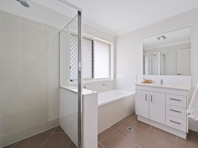 25 Milbrook Crescent, Pimpama