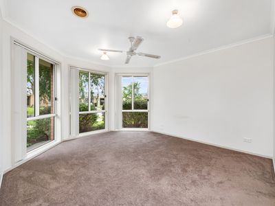 6 Langholme Court, Sale