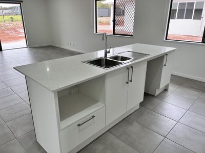 31 Tucker Street, Atherton