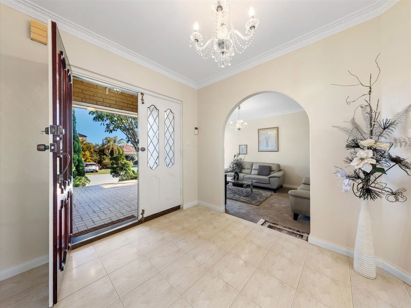 39 Castellon Crescent, Coogee