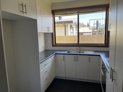 2 / 63 Rhodes Parade, Oak Park
