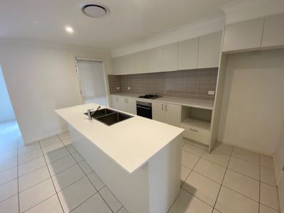31 Highland Close, Macquarie Links