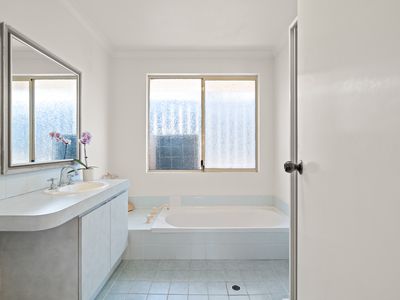 2 Stenton Gardens, Kinross