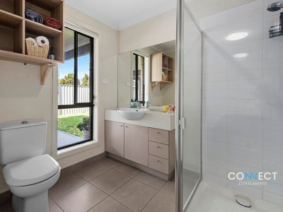 25 Macpherson Circuit, Cranbourne East