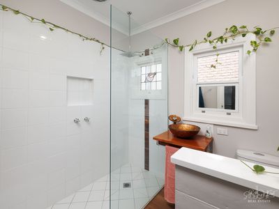112 COLMAN STREET, Wodonga