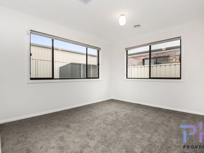 2 / 7 Julian Court, Epsom