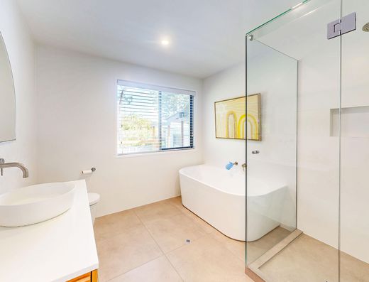 A Hidden Tewantin Gem with Space to Inspire image 14