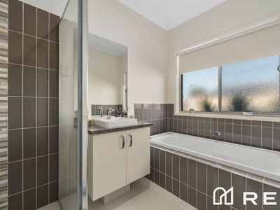 6 Howden Street, Cranbourne East