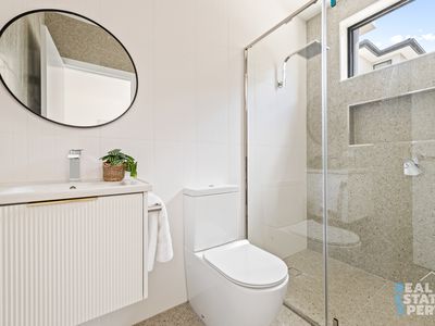 7 / 5 Sylvanwood Crescent, Narre Warren