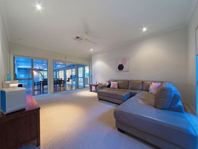 8 Watervale Pde, Wakerley