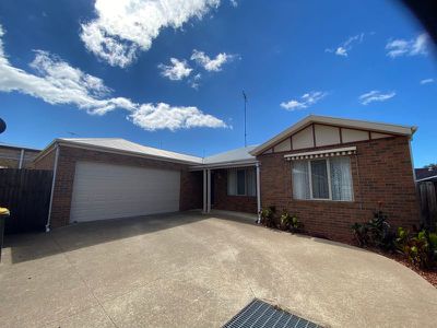 2 / 7 Forest Road South, Lara