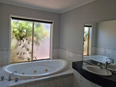 271 Hogans Road, Hoppers Crossing